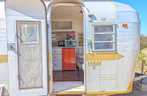 Paso Robles RV Rental | Janis Joplin Trailer - Vintage Streamline · glamping · Paso Robles wine country