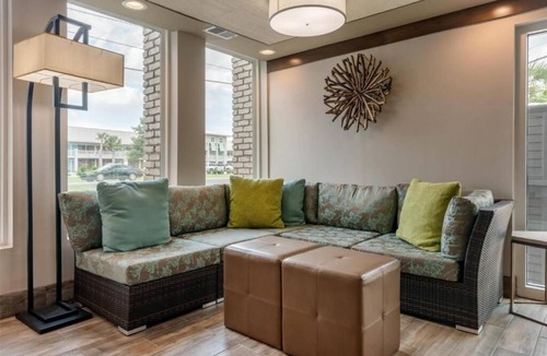 Jekyll Island Hotel | Jekyll Island Getaway | Free Parking | Free Breakfast | Ouytdoor Pool Access