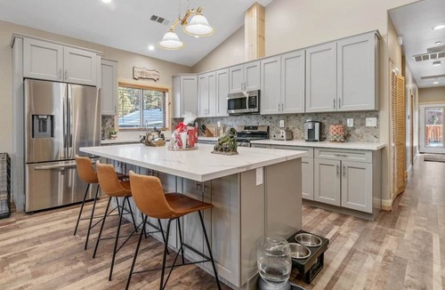 Big Bear City House | Just Grizzly-Modern-Elegant 3Bed-2bath-Pets OK