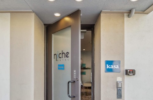 Centennial Apartment | Kasa The Niche | Cozy Micro-pod with Full Bed