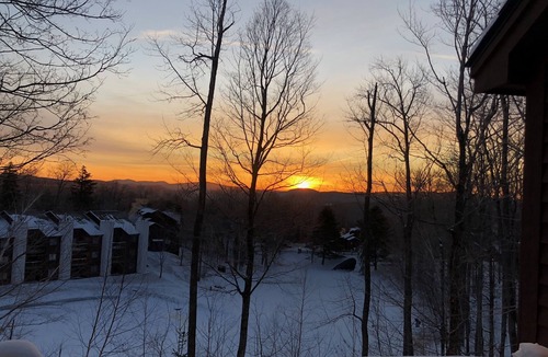 Ludlow Condo | Kettle Brook 2 BR & 2 BA ski in/out condo on Okemo Mountain