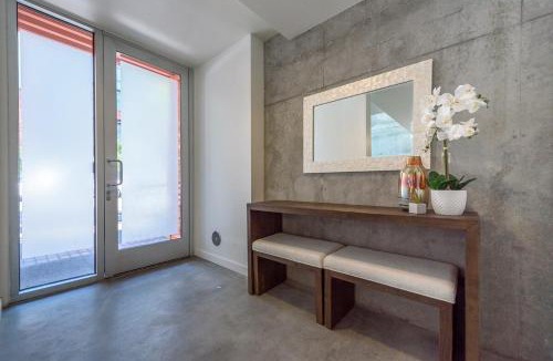 East Village Apartment | King Size Luxury Loft Petco-Park-Downtown SD
