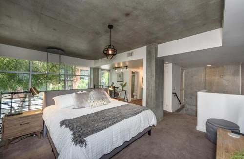 East Village Apartment | King Size Luxury Loft Petco-Park-Downtown SD