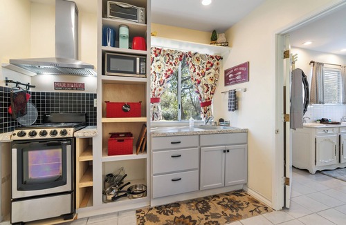 Shasta Lake Cottage | Kokanee Cottage - Furnished Studio - Beautiful setting - 30 day rate discounts!