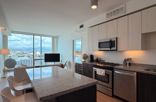 Vernon Apartment | Koreatown Skyline Suites - Modern 1bd1bth City Sky Views