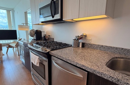 Vernon Apartment | Koreatown Skyline Suites - Modern 1bd1bth City Sky Views