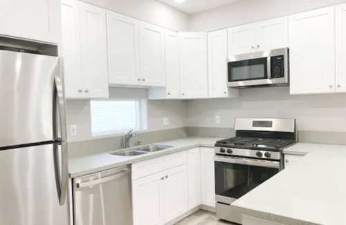 East Hollywood House | Ktown Furnished 5 Bedroom Townhouse