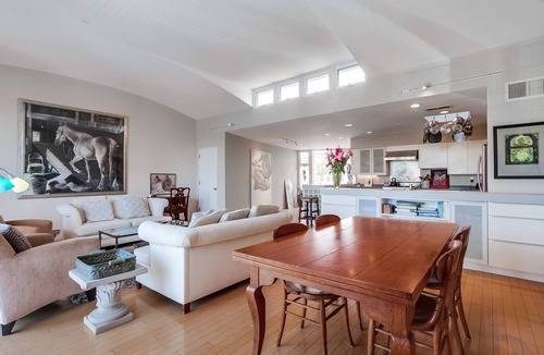 Village of La Jolla Condo | La Jolla Loft - walk to shops & restaurants and only 3 blocks to the beach.