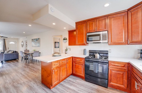 Beach Barber Tract House | La Jolla Oasis - Pet Friendly, Large Backyard, Walk to Beach & Location!