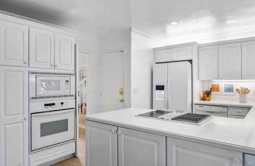 La Jolla Shores House | La Jolla Shores home with ocean view, private hot tub, gas fireplace & gas grill