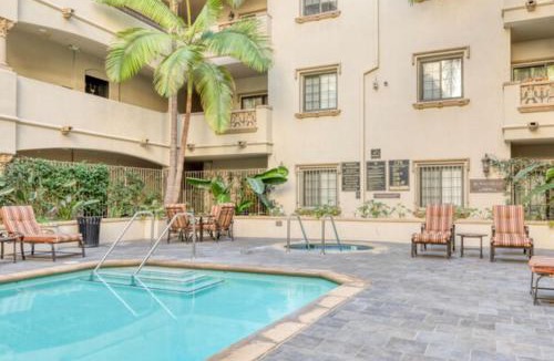 Koreatown Apartment | LA Koreatown Nest House - Modern, Free Parking, Pool and Sauna, No Cleaning Fee