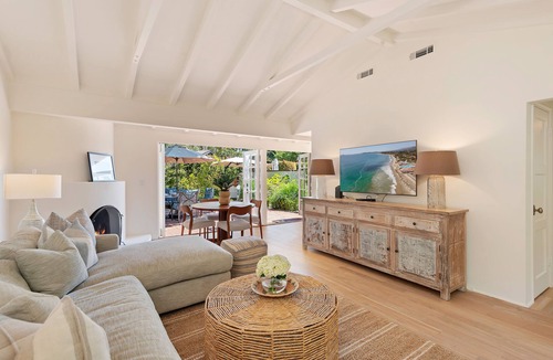 Montecito House | La Petite Maison - Perfectly Located in the Heart of the Upper Montecito Village