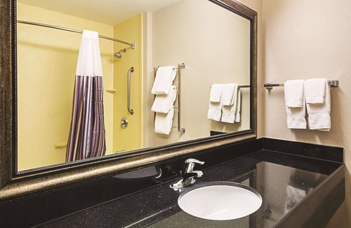 Fresno Hotel | La Quinta Inn & Suites by Wyndham Fresno Northwest