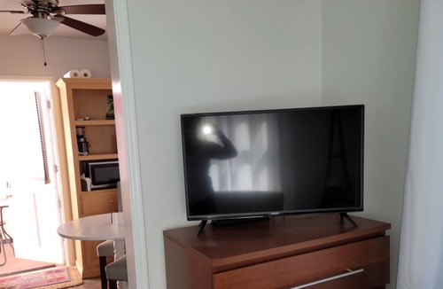 Laguna Beach Apartment | Laguna Beach efficiency Studio, 2 blks to beach, town, restaurants & galleries.