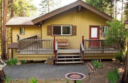 Lake Almanor Country Club House | Lake Almanor Vacation Home Reserve Your Holiday. Also Booking 2026. Sleeps 10.