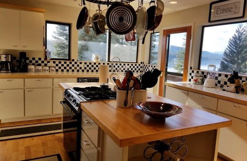 Lake Almanor West House | LAKE ALMANOR - LUXURY LAKEFRONT HOUSE - EVERYTHING INCLUDED!