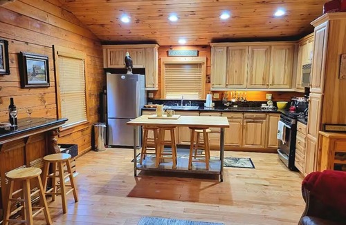Paso Robles Cabin | Lake Cabin on 10Acres w/Seasonal Waterfront Views