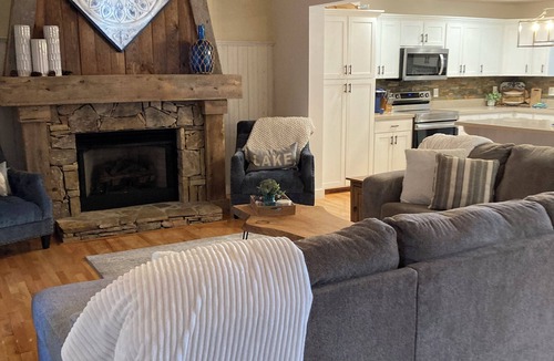 Blairsville House | Lake Front, Fire pit, Kayaks, Hot tub, Ping Pong, Pontoon Rental Available