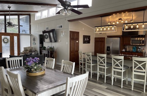 Canyon Lake Cottage | LAKE HAUS- Lake front home! Direct access to Canyon Lake.