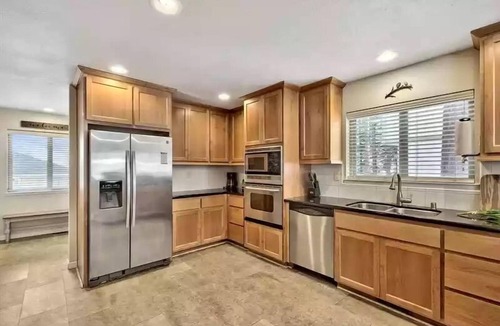 Montgomery Estates Cabin | Lake Tahoe Cabin with Hot tub Mv350