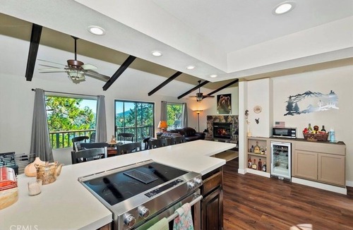 Crestline Cabin | Lake View Cozy Bear Cabin - Adorable Crestline Relaxing Getaway