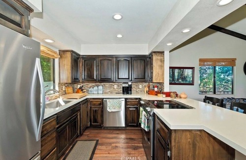 Crestline Cabin | Lake View Cozy Bear Cabin - Adorable Crestline Relaxing Getaway