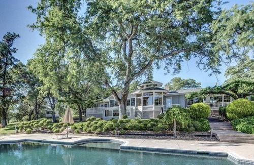 Altaville House | Lakeside, Countryside & Winery Property