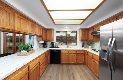 Victorville House | Lakeside Retreat Hot Tub, Fire Pit, 4BR/3BA