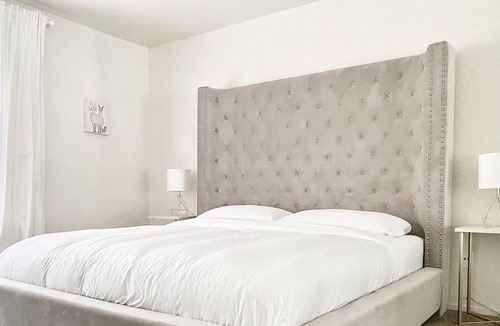 South Natomas Apartment | Lakeside Retreat - Hot Tub, Close to Downtown