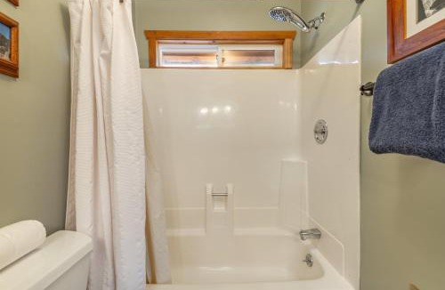 Brockway House | Lakeside Serenity Retreat