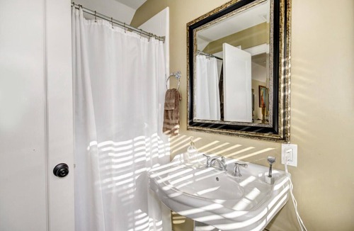 Land Park House | Land Park Studio Charmer. Fully furnished, utilities included.