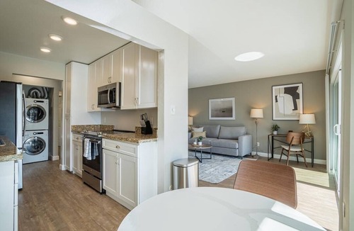 Foster City Apartment | Landing at Beach Park - 1 Bedroom in Downtown Foster City