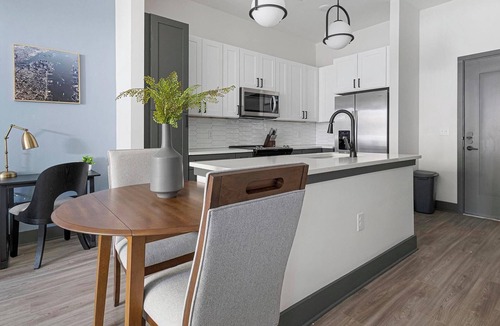 Southbank Apartment | Landing | Beautiful 1BD, Rooftop Lounge, Gym