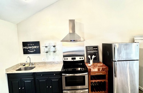 Saratoga Cottage | Large 1 Bdrm - Saratoga Cottage - convenient to Silicon Valley-Laundry, AC
