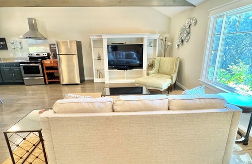 Saratoga Cottage | Large 1 Bdrm - Saratoga Cottage - convenient to Silicon Valley-Laundry, AC