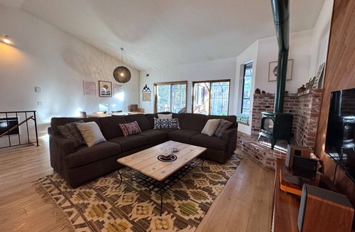 Mammoth Lakes House | Large 2 Story Townhome w/Private Spa, WIFI, Laundry& 2 Cars!