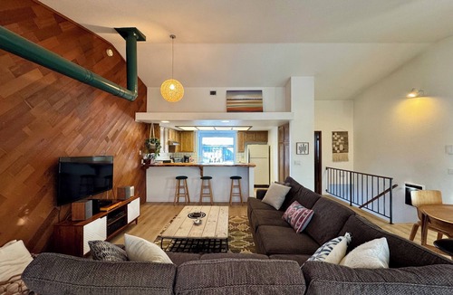 Mammoth Lakes House | Large 2 Story Townhome w/Private Spa, WIFI, Laundry& 2 Cars!