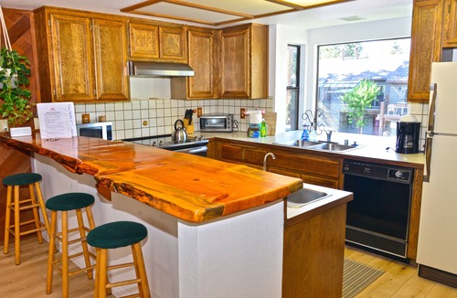 Mammoth Lakes House | Large 2 Story Townhome w/Private Spa, WIFI, Laundry& 2 Cars!