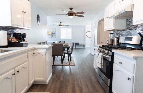 Cypress House | LARGE 4-BEDROOM HOUSE WITH AIR HOCKEY TABLE CLOSE TO DISNEYLAND IN ORANGE COUNTY (p41)