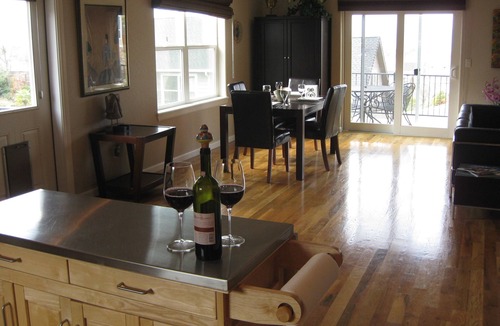 Medford House | Large Private Carriage-House Retreat with Amazing Views