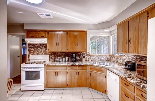 Oakhurst House | Lazy Bear Lodge