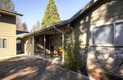 Oakhurst House | Lazy Bear Lodge