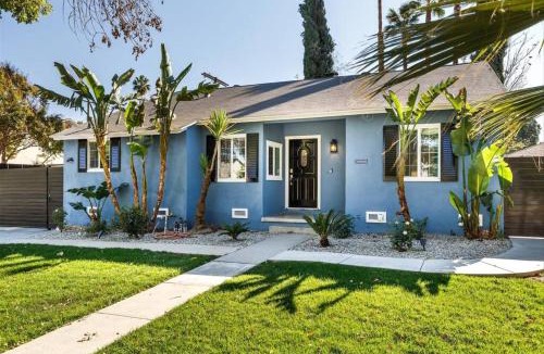 Canoga Park House | Le Bleu House - Newly Designed 3BR HOUSE & POOL by Topanga