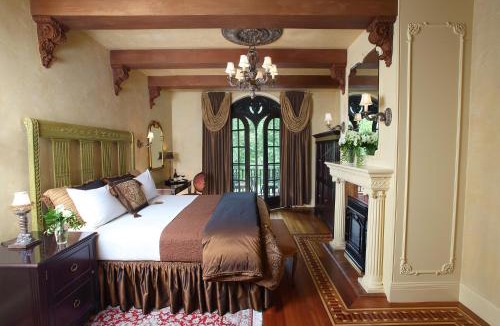 Sonoma Hotel | Ledson Hotel & Zina Lounge