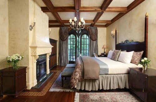 Sonoma Hotel | Ledson Hotel & Zina Lounge