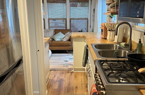 Leucadia House | Leucadia Casita- 3 bedrooms, 2 spacious decks- 1.5 block walk to beach/surf!