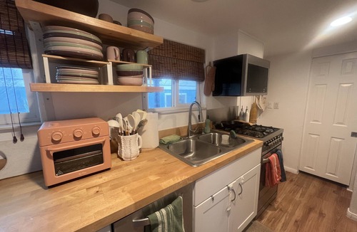 Leucadia House | Leucadia Casita- 3 bedrooms, 2 spacious decks- 1.5 block walk to beach/surf!