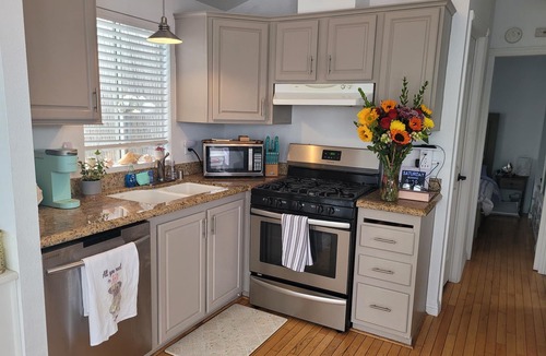 Leucadia Cottage | Leucadia Charming Beach Cottage 2 blocks to beach. Private yard & outdoor shower