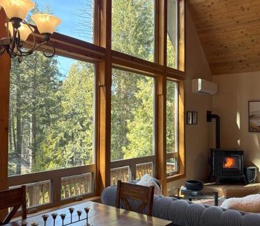 Yosemite West Ski Chalet | Lily of the Valley - Big Wall, Yosemite Day Use Reservations, Breakfast, Forest View and WiFi