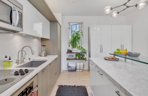 Little Italy Condo | Little Italy Urban Designer Loft Parking, W/D, AC